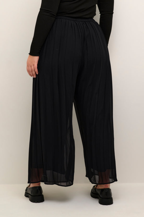 The Noelle Curve Pleated Pants