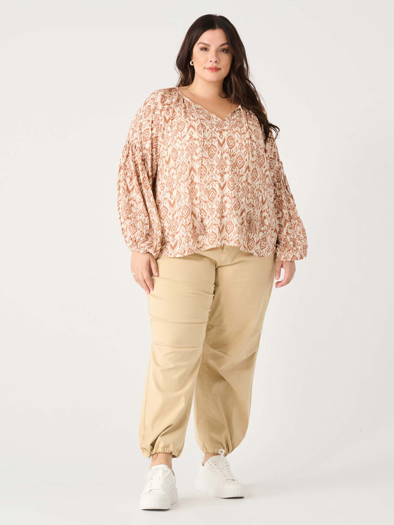 The Evelyn Curve Top
