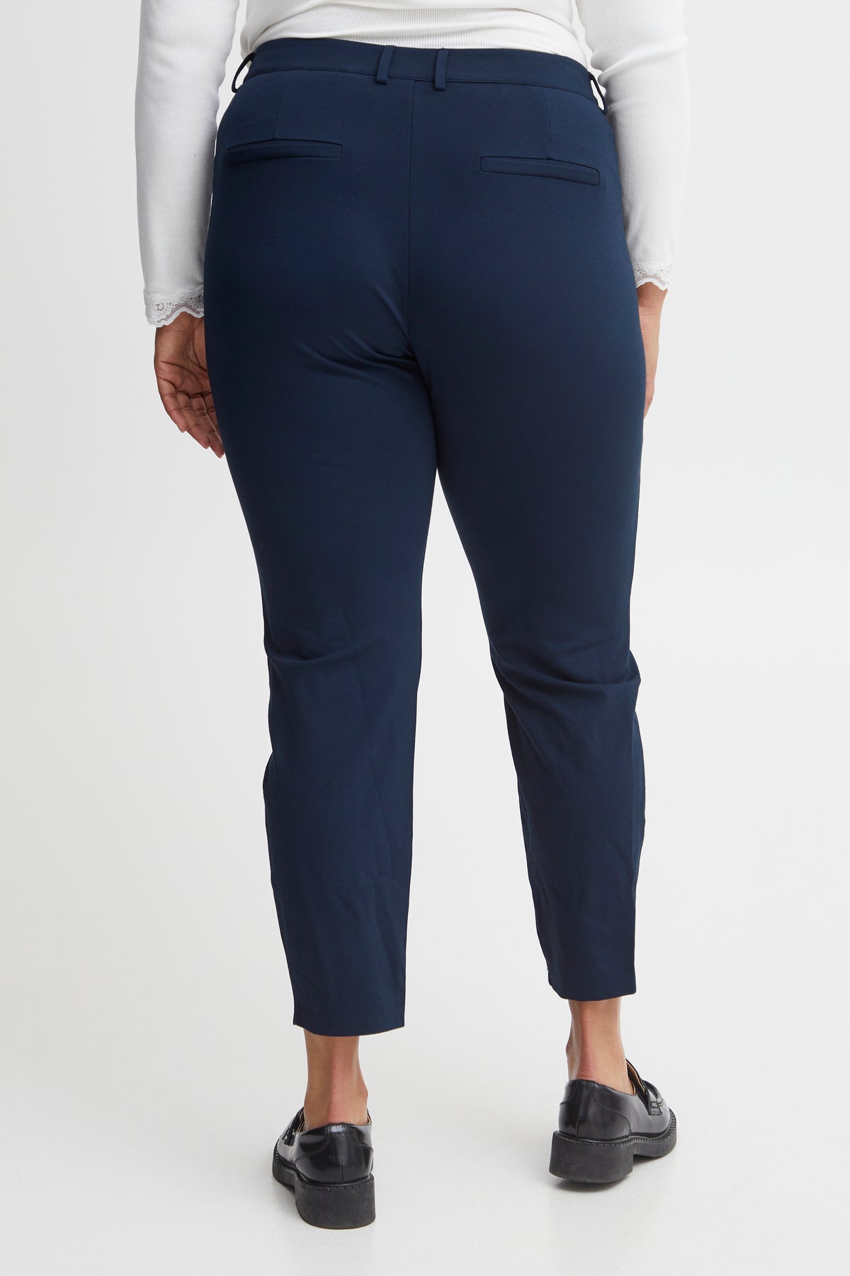 The Naomi Curve Trouser in Navy