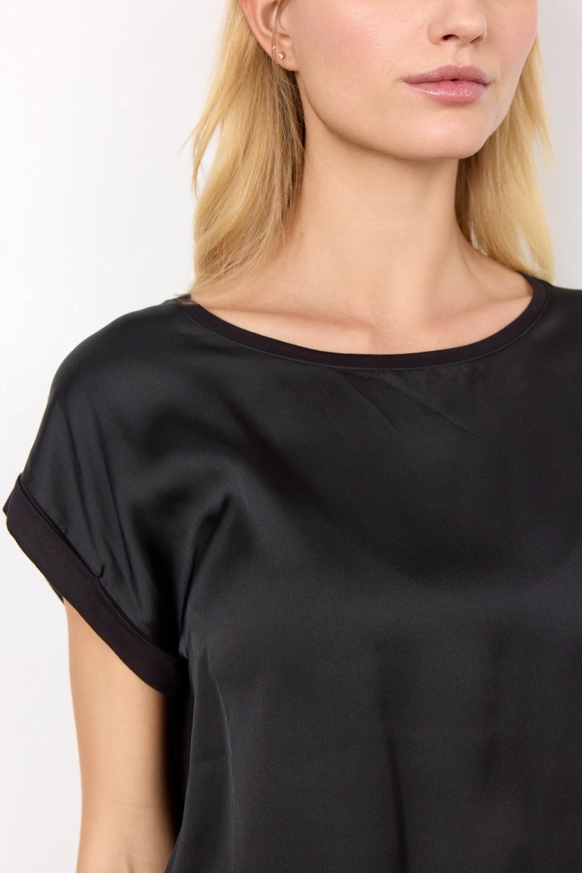 The Thilde Top in Black